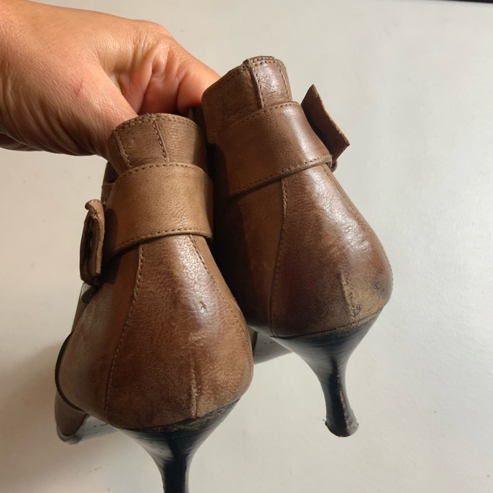 Donald J Pliner Loni Distressed Leather Tan pointy toe kitten heels ankle boots - Picture 4 of 14